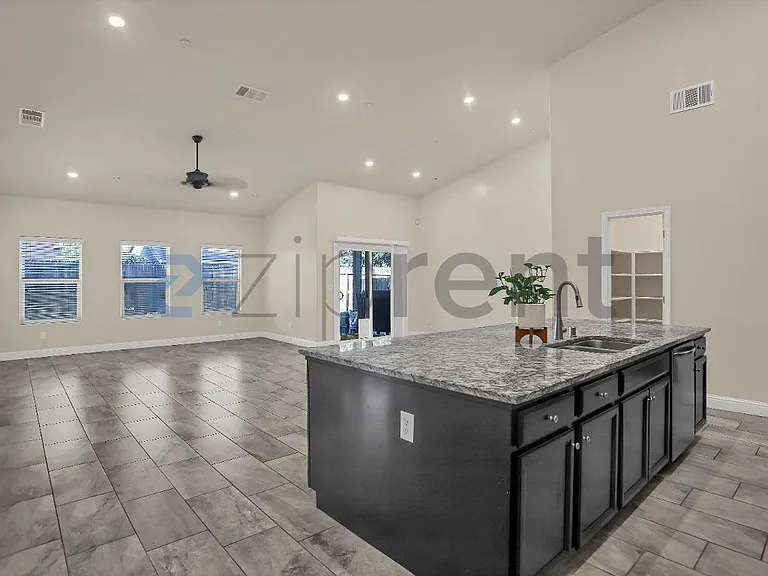 5462 W Floradora Ave — Photo 7