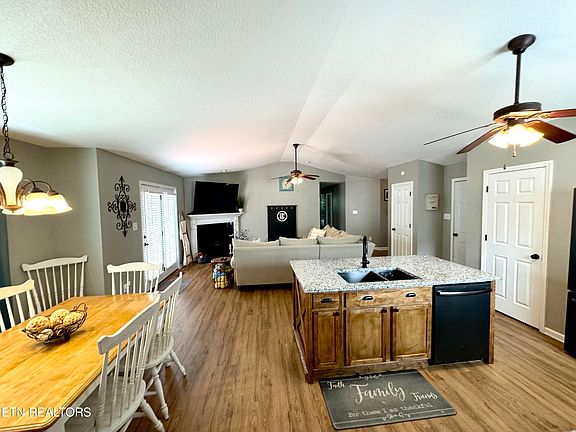 3rd image of 7625 Shadewell Dr