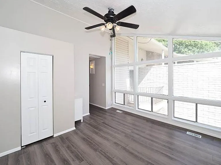 7907 S Harvel Dr — Photo 20
