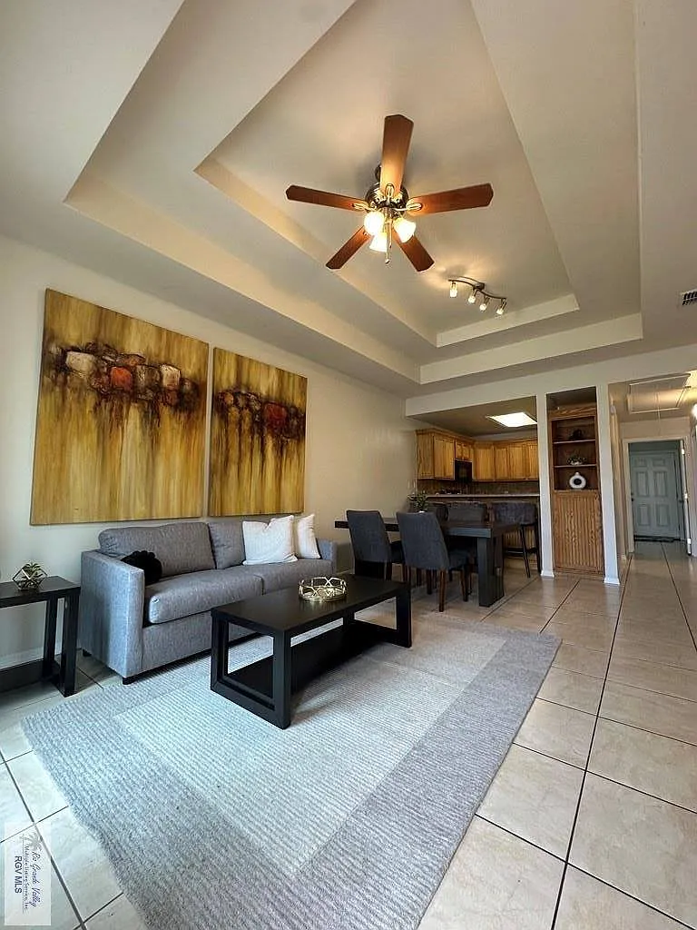 3 bed, 1109 sqft, $1,400 — Photo 2