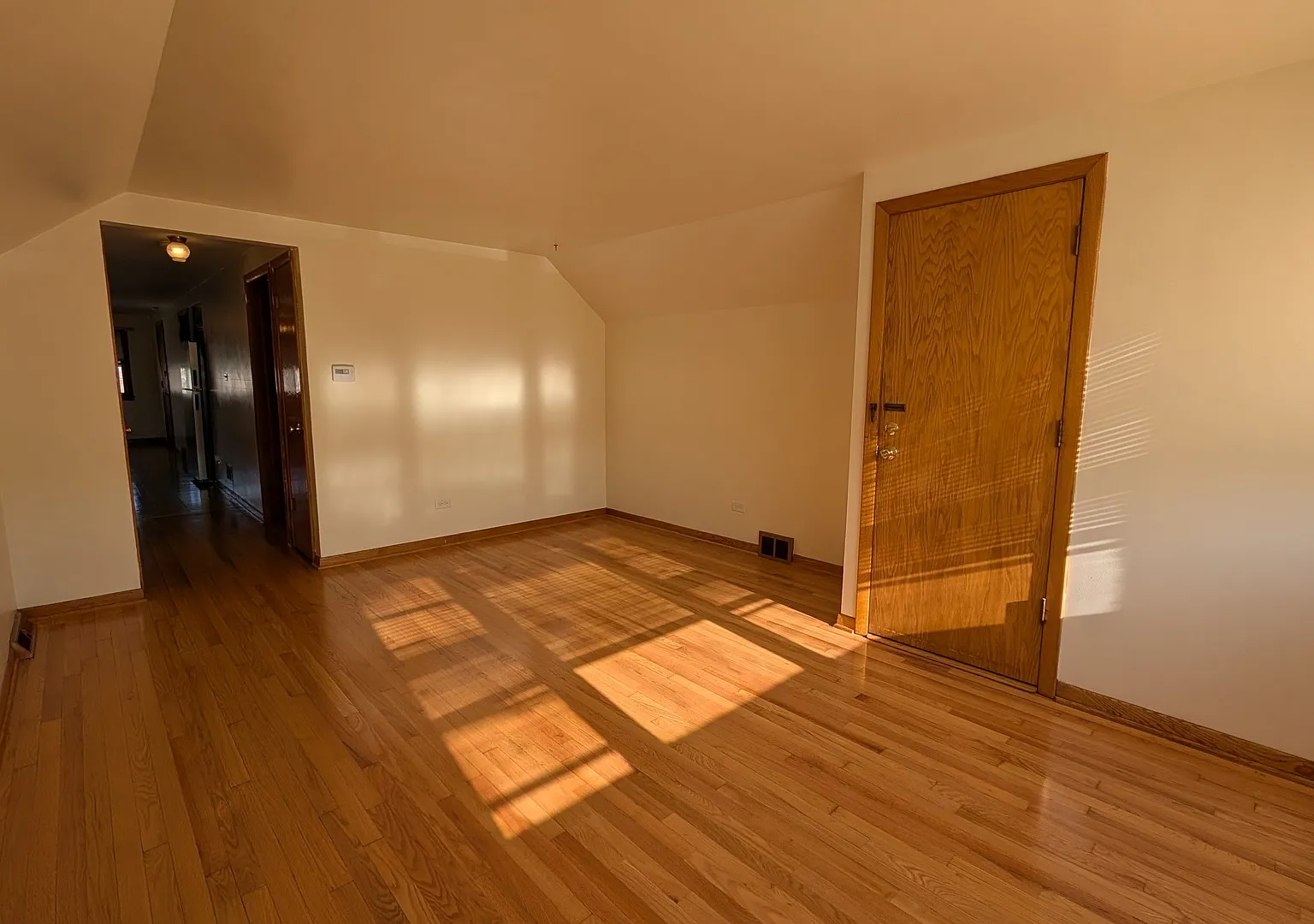2 bed, 950 sqft, $1,400 — Photo 4