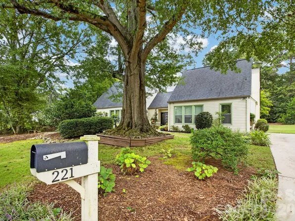 221 Saratoga Dr, Greer, SC 29650