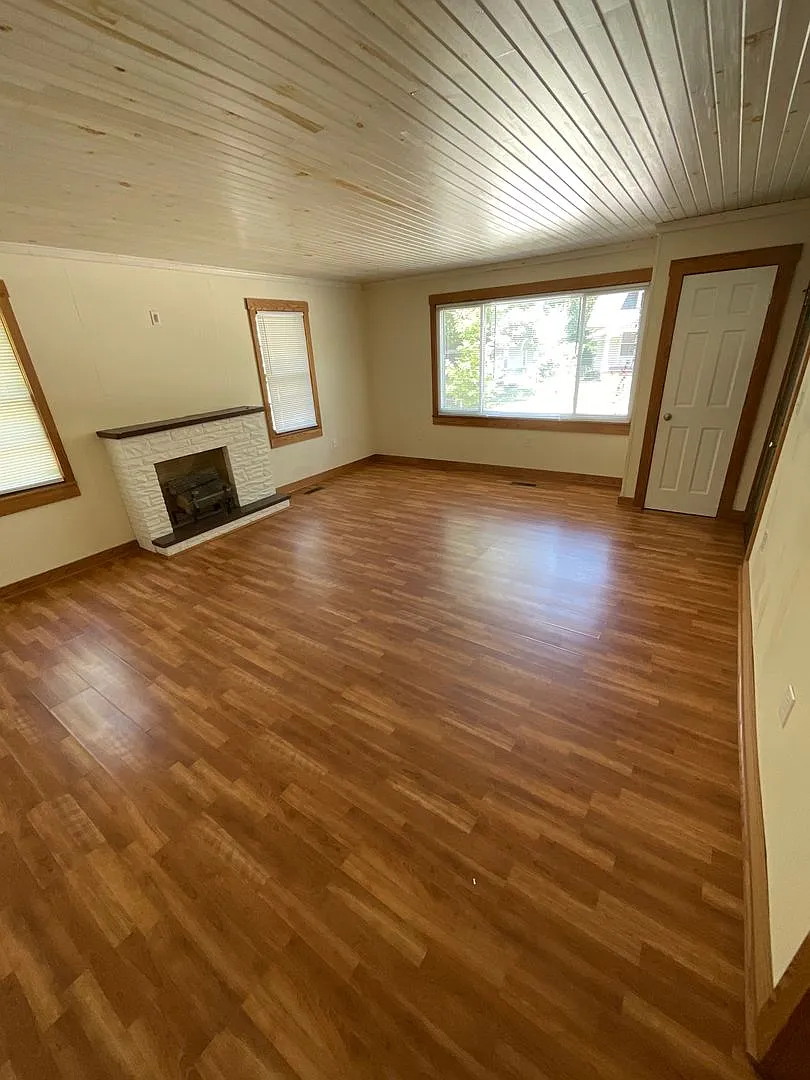 408 East 16th Street — Photo 4