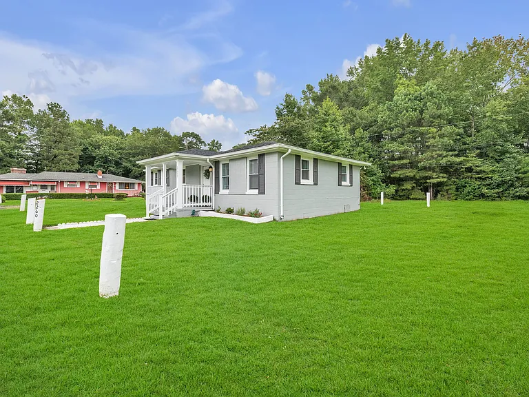 2260 Shipyard Rd — Photo 4