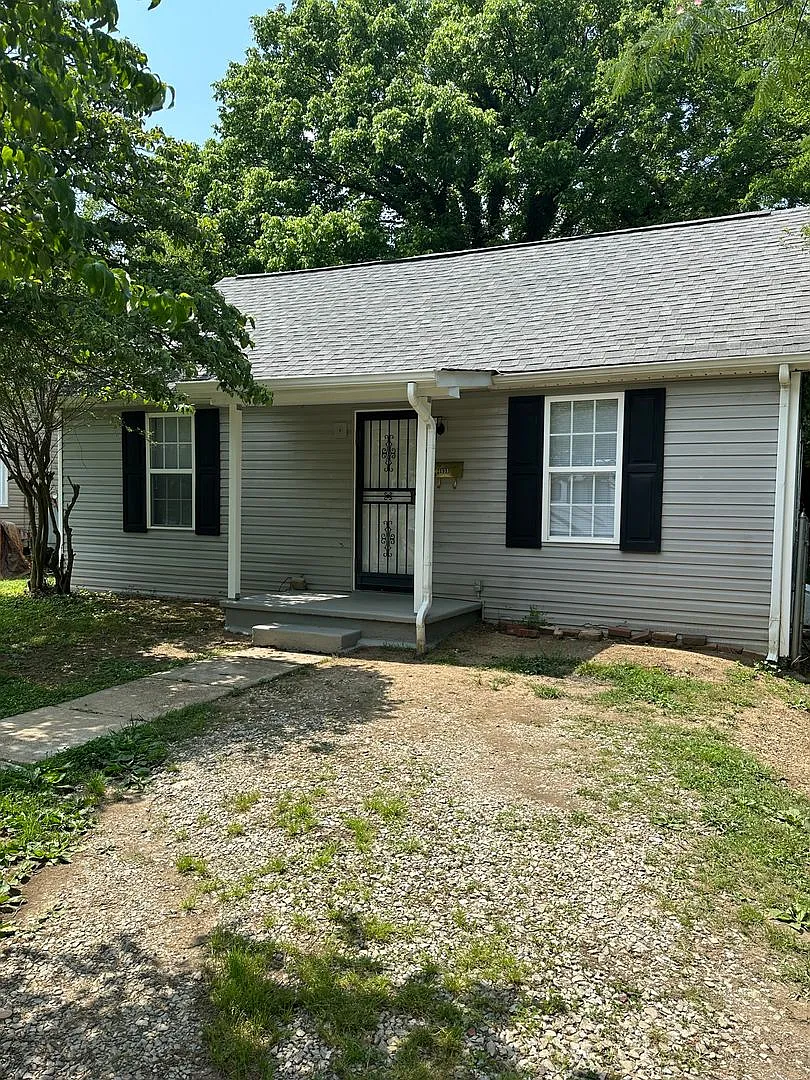 Charming 2 bedroom, 1 bathroom home located in the heart of East Knoxville — Photo 2
