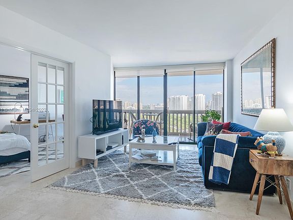 5th image of 1000 E Island Blvd APT 2105