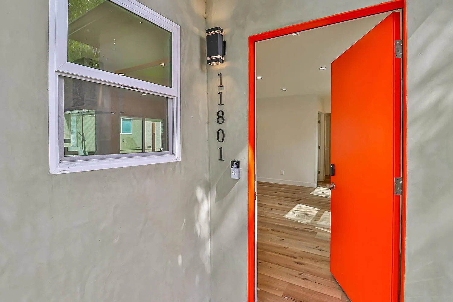 11801 Albers St — Photo 3