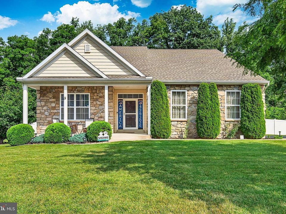 1st image of 105 Woods Edge Dr