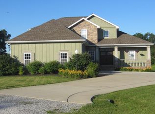 403 Twin Lakes Rd, Carterville, IL 62918