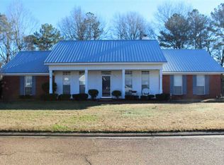 921 Mountain Crest Dr, Jackson, MS 39272