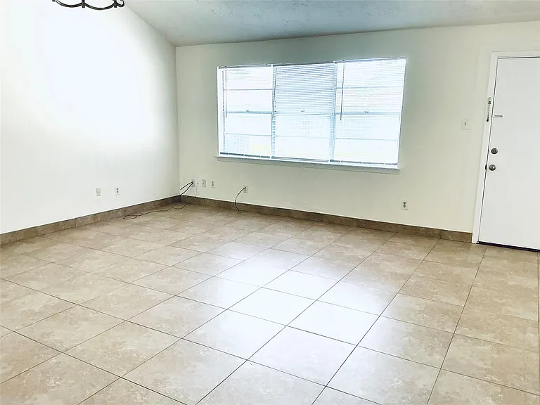 16719 Maplemont Dr — Photo 15