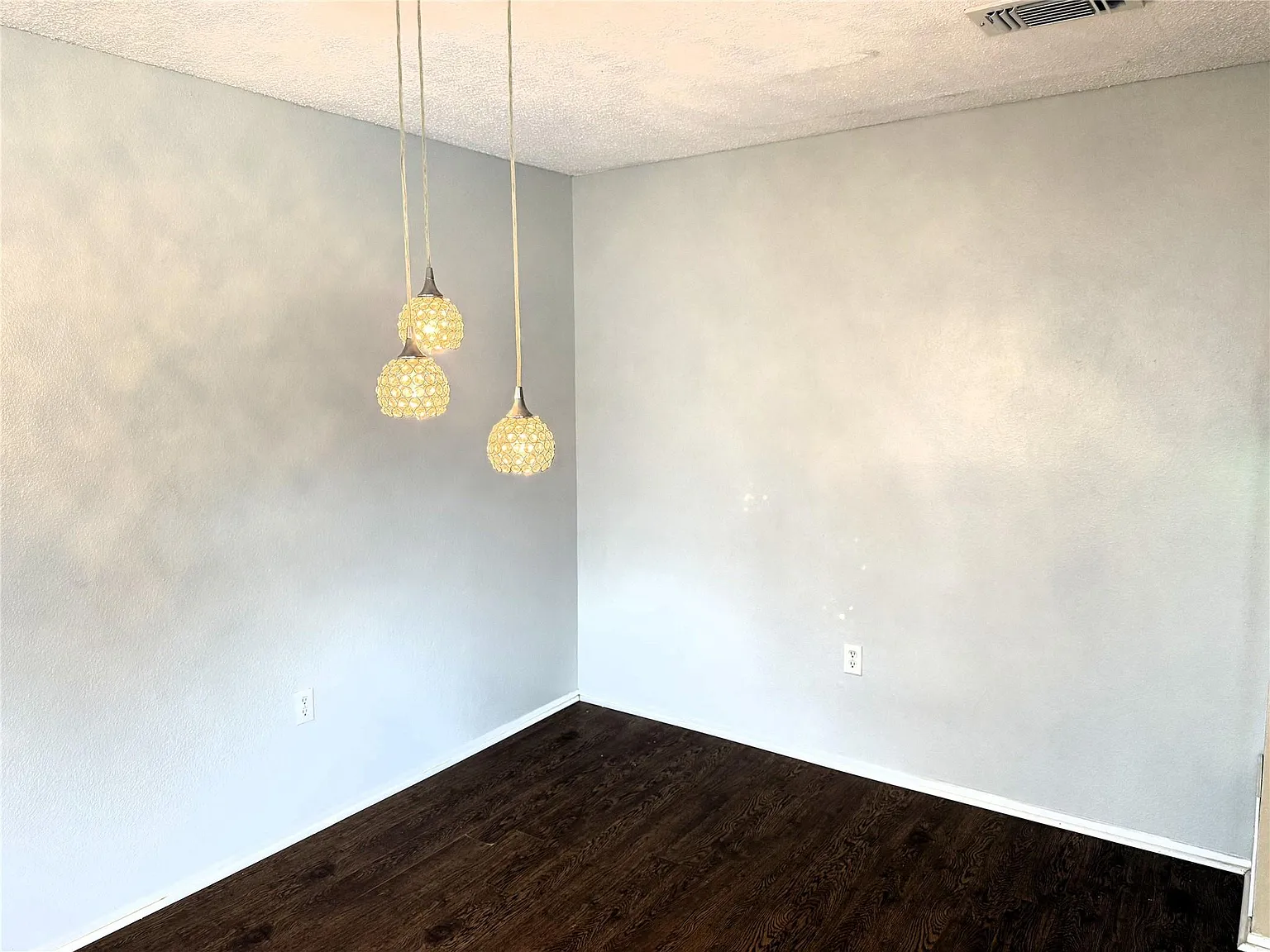 3 bed, 2.5 bath, 1602 sqft, $1,300 — Photo 3