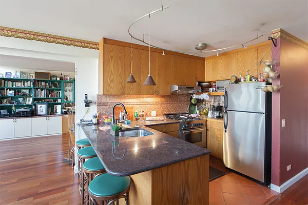 Sold by Triplemint | media 4