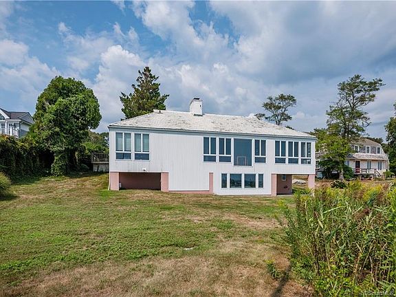 2nd image of 4 Huckleberry Ln