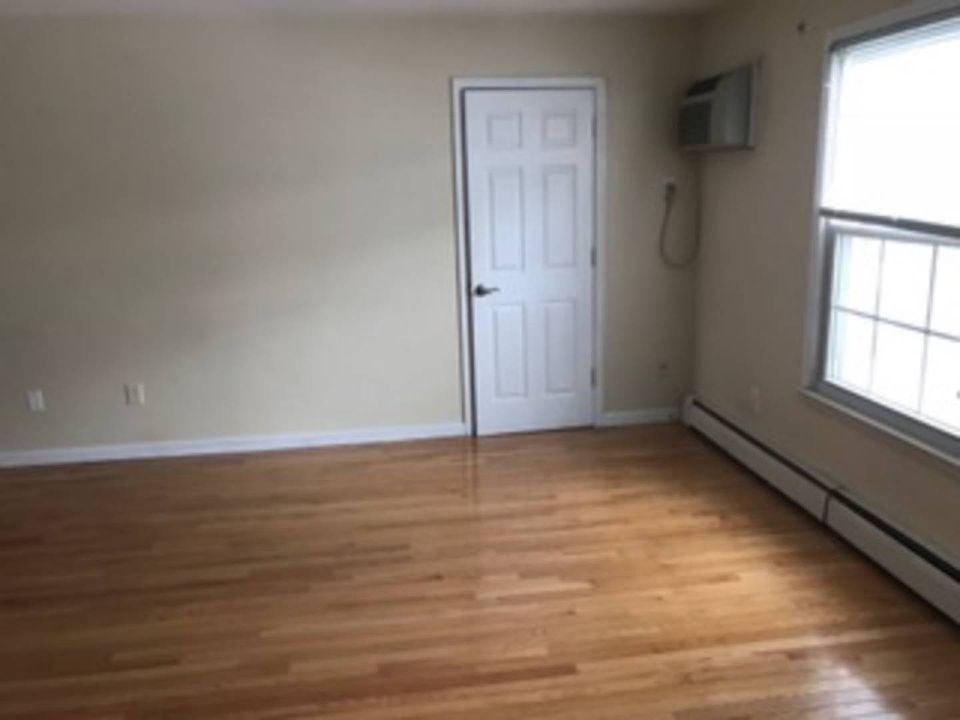2nd image of 118 Parkside Dr #118