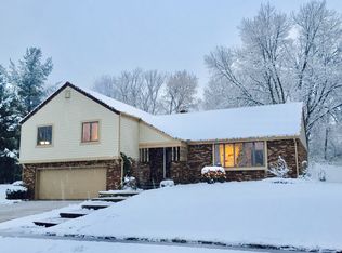 731 Browning Cir, Oconomowoc, WI 53066