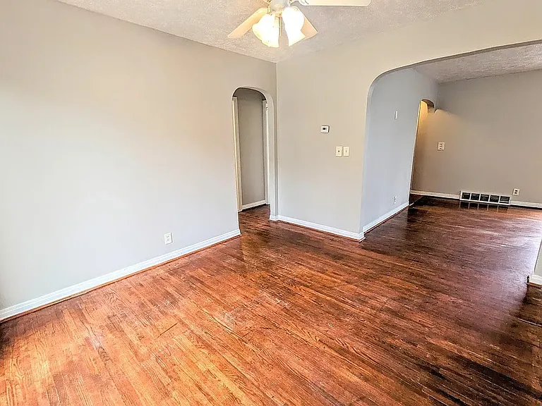 3421 Martin Ave — Photo 2