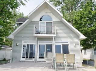 371 Killarney Beach Rd, Bay City, MI 48706
