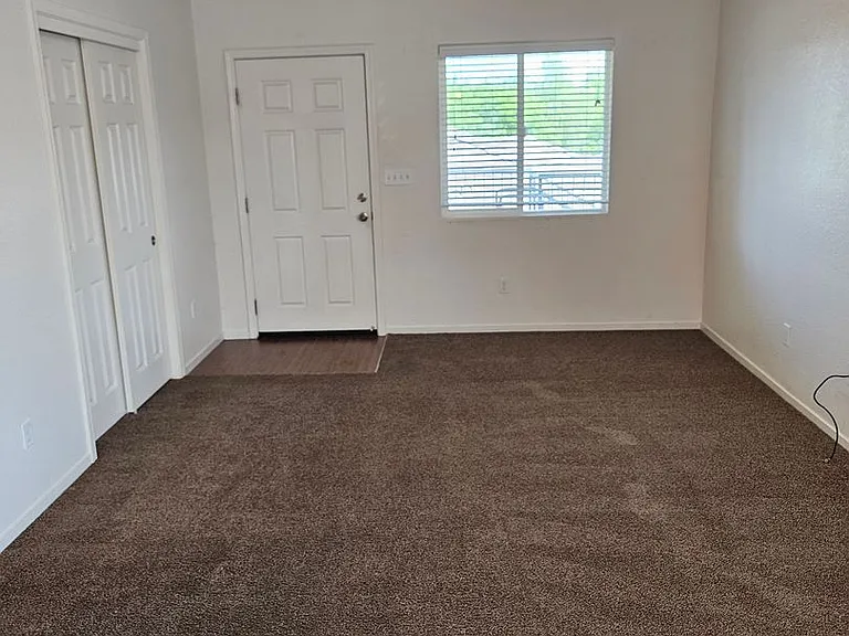 2935-2945 N Crowe Ct — Photo 2