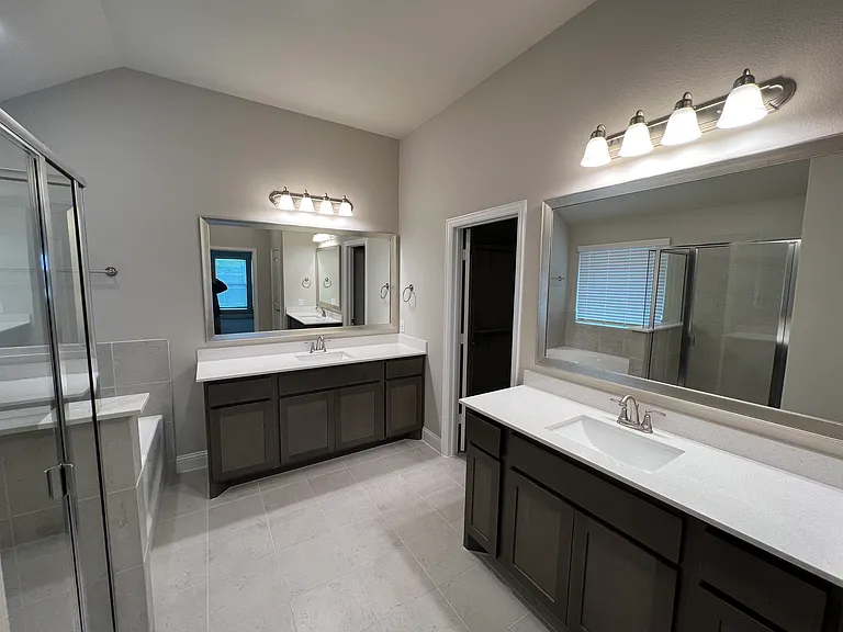 580 Bradley Dr — Photo 12