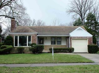 2289 Allard Ave, Grosse Pointe Woods, MI 48236