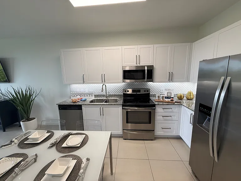 6480 SW 20th St #B1 — Photo 2