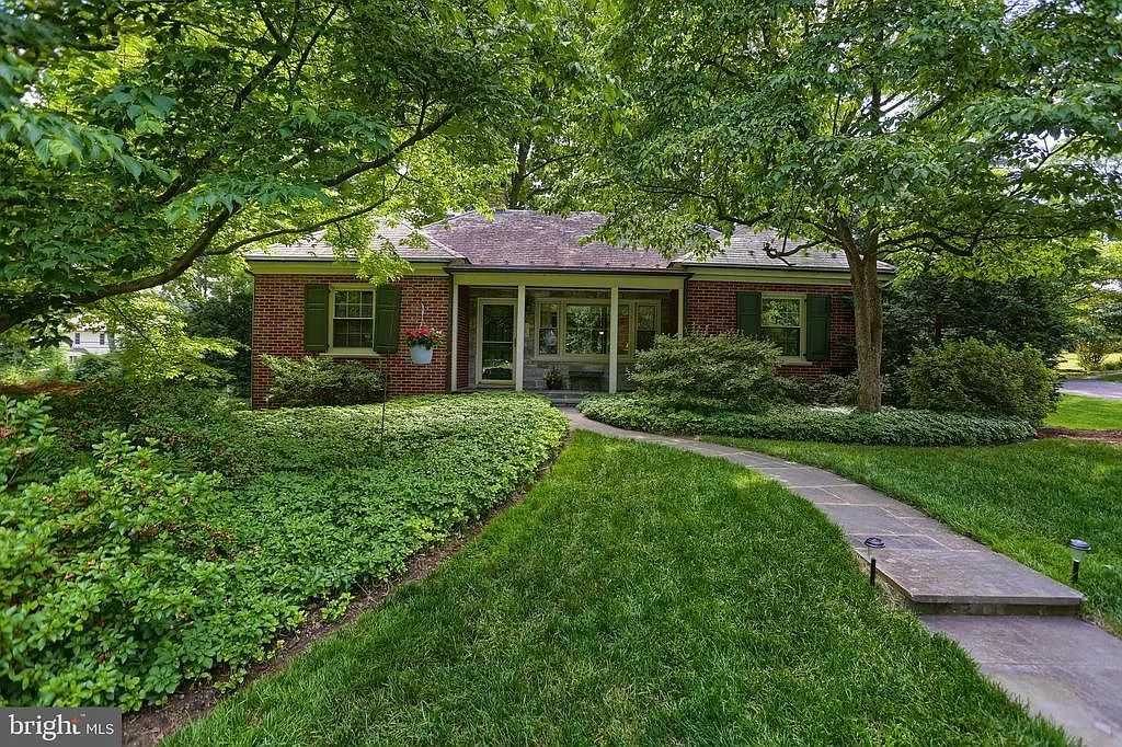 2117 W Ridge Dr photo 1