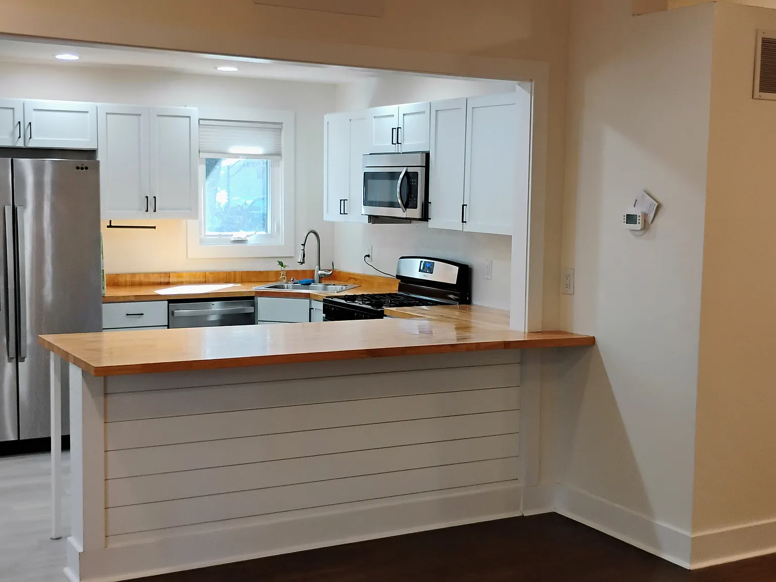 2 bed, 910 sqft, $1,600 — Photo 3