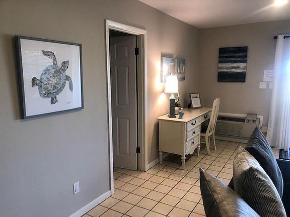 3rd image of 4 Cottage Cir #A