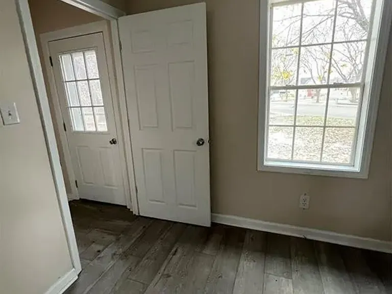 2205 Hendricks St — Photo 13