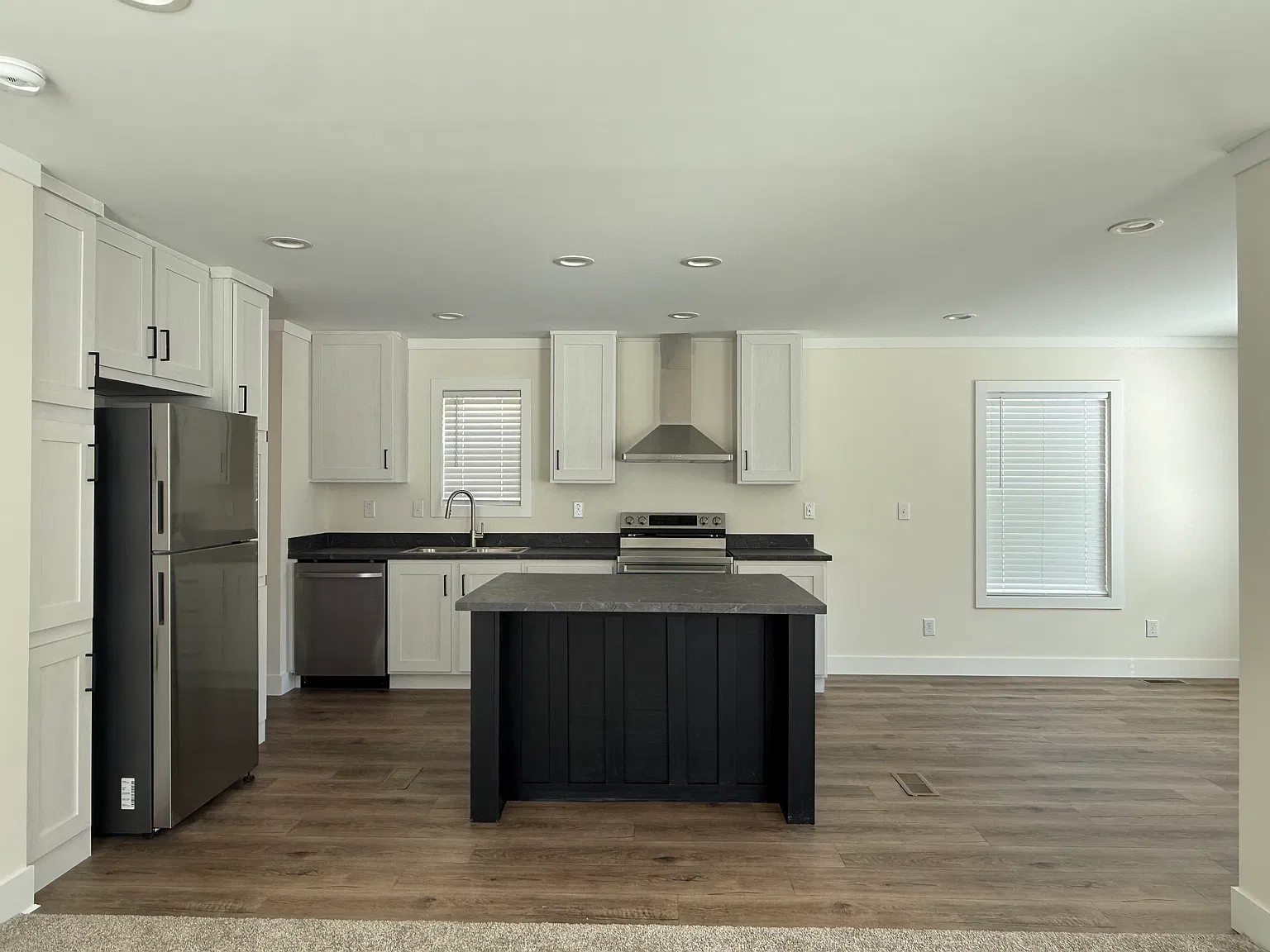 3 bed, 1248 sqft, $1,900 — Photo 3