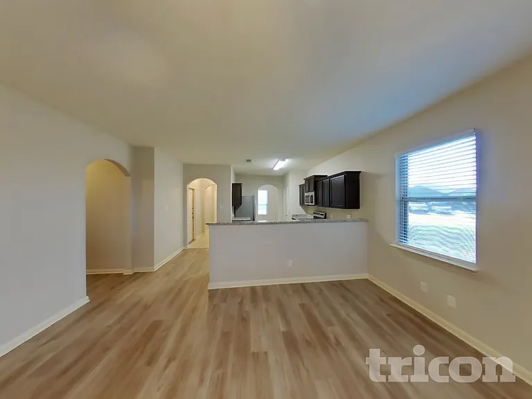 185 Kennedy Dr — Photo 2