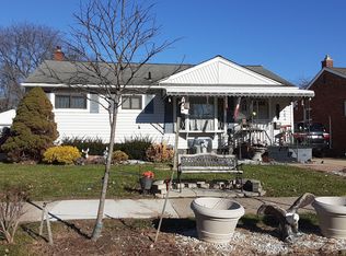 22521 Saint Gertrude St, Saint Clair Shores, MI 48081