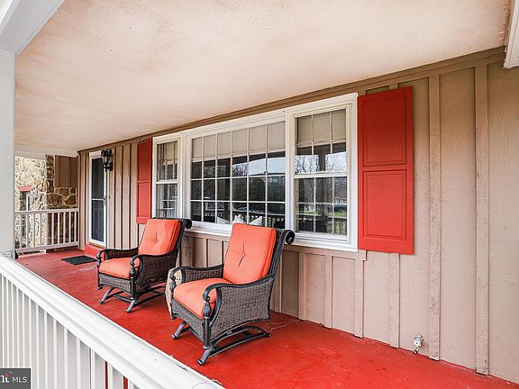 4th image of 202 Ivy Ln