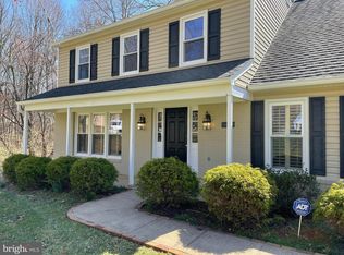 9959 Meadowlark Rd, Vienna, VA 22182