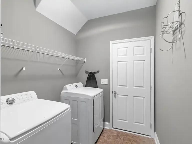 518 Everett Glades — Photo 16