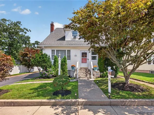 83 Myrtle Ave, Cranston, RI 02910