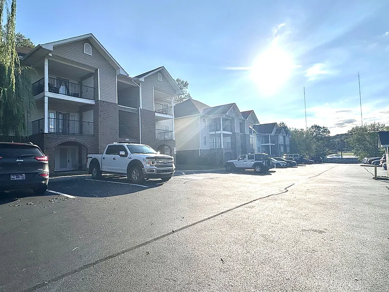 Maple Sunset Apartment Homes — Photo 11