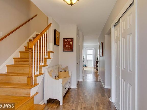 Front foyer welcomes you home