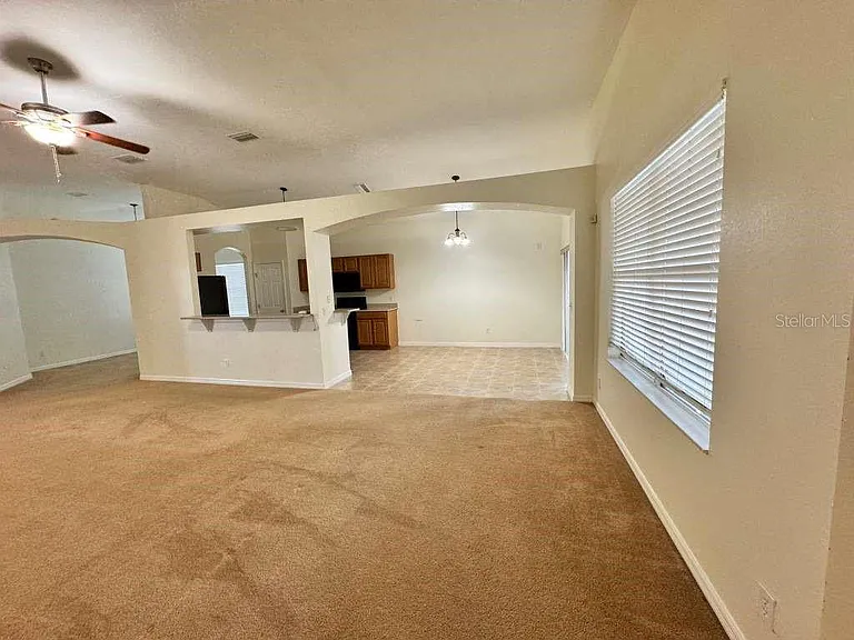221 Towerview Dr E — Photo 7