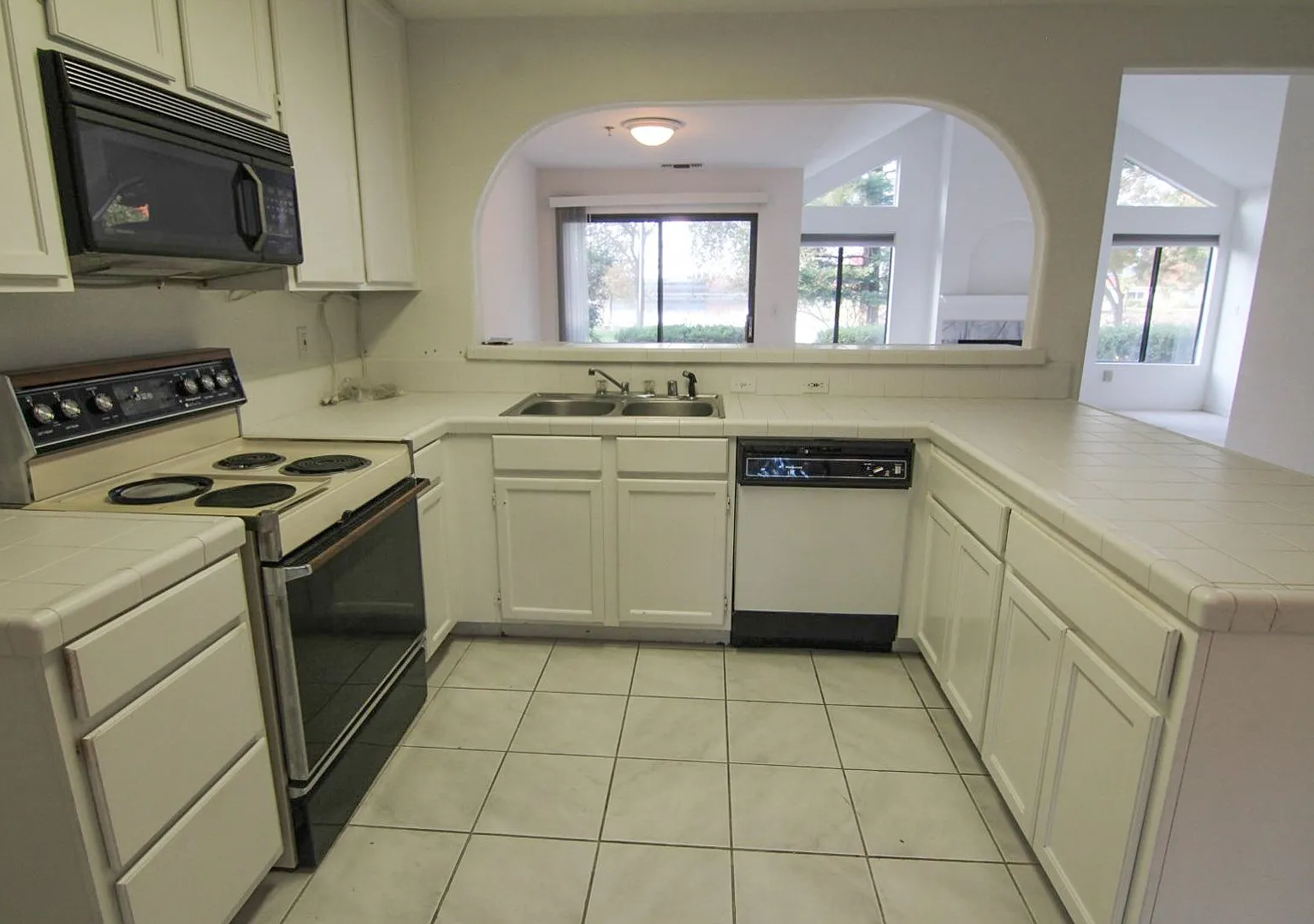 55 and over - 2 Bedroom Home in California Park — Photo 4