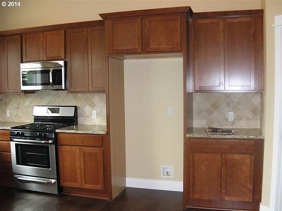 5th image of 2167 N Laurelwood St