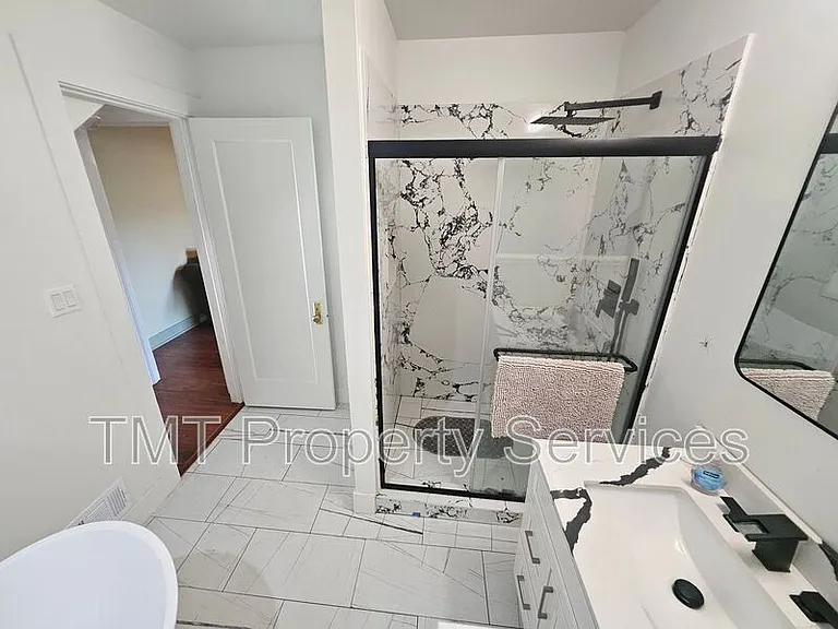 1214 N Pershing Ave — Photo 58