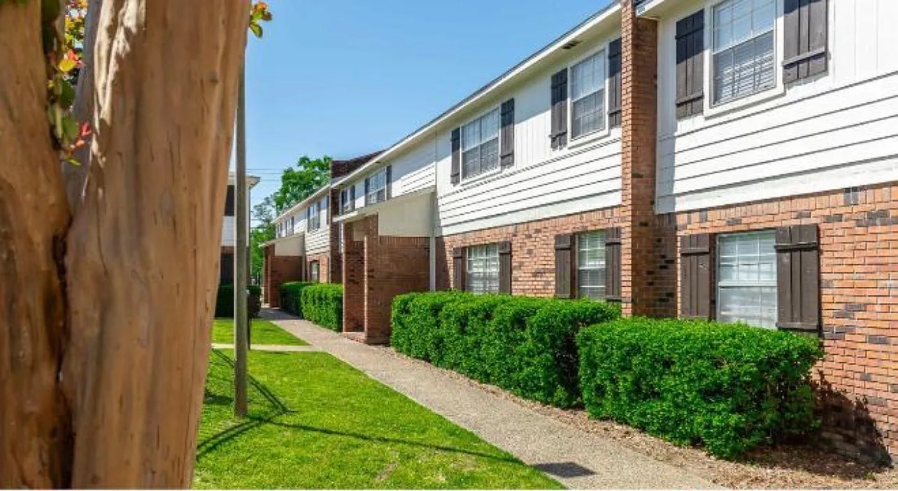 2 bed, $855 — Photo 3