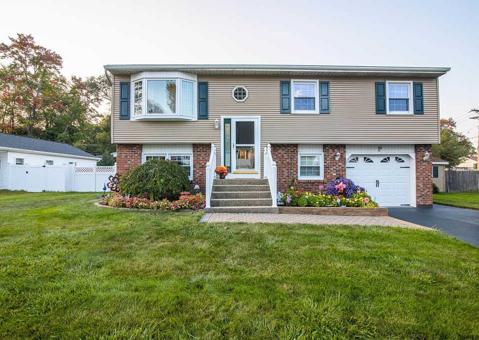 1st image of 5 Lois Ct