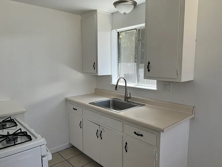 608 1/2 Oak St #1/2 — Photo 11