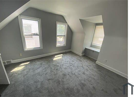 4th image of 11360 Sussex St