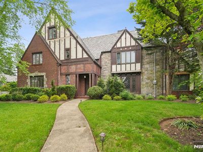 380 Maple Hill Dr, Hackensack, NJ, 07601