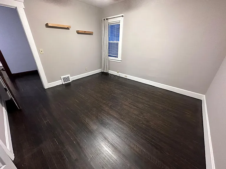 1318 W 102nd St #2 — Photo 4