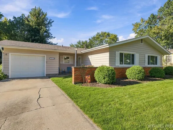 410 Harmony Dr, North Aurora, IL 60542